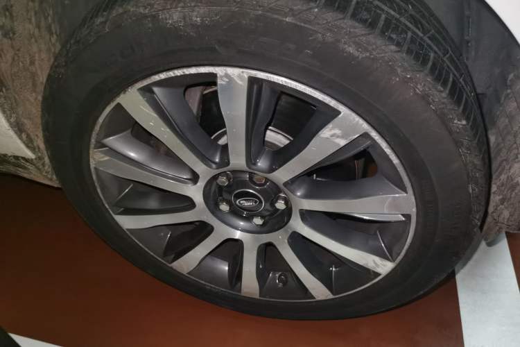 Used Land Rover Range 2016 3.0 SC V6 Vogue SE Long-Wheelbase Edition Right Front Wheel Hub