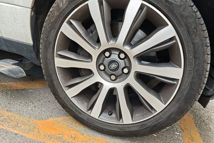 Used Land Rover Range 2016 5.0 SC V8 AB Prestige Extended Version Right Front Wheel Hub