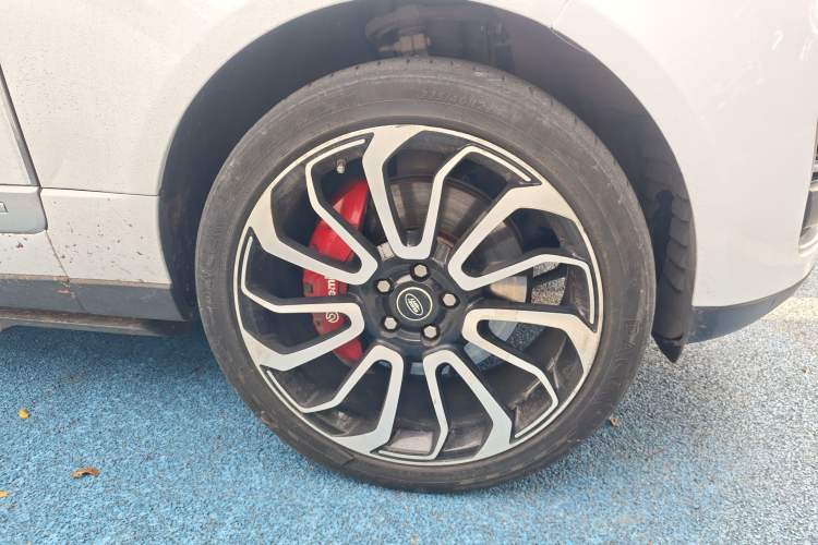 Used Land Rover Range 2016 3.0 SC V6 Vogue Extended Version Right Front Wheel Hub