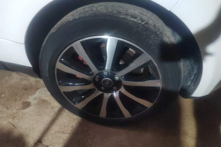 Used Land Rover Range  Right Front Wheel Hub