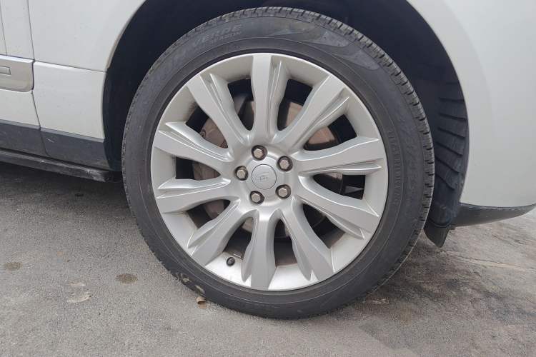 Used Land Rover Range 2016 3.0 SC V6 Vogue Extended Version Right Front Wheel Hub