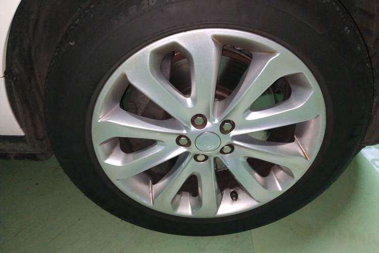 Used Land Rover Range 2016 3.0 SC V6 Vogue Extended Version Right Front Wheel Hub
