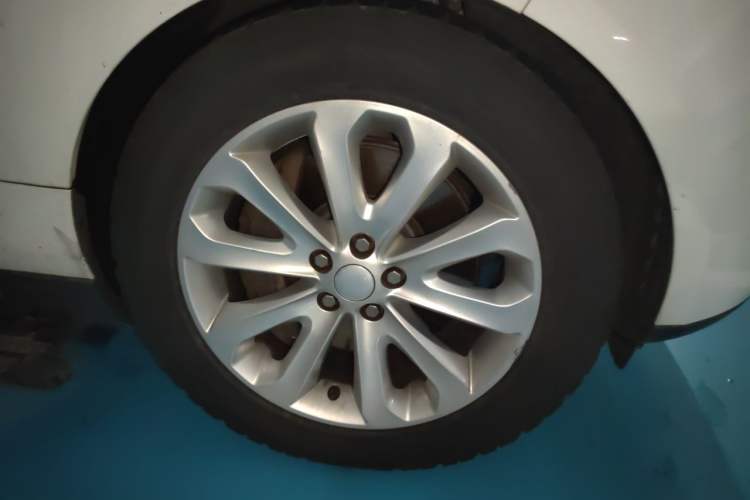 Used Land Rover Range 2016 3.0 SC V6 Vogue Extended Version Right Front Wheel Hub