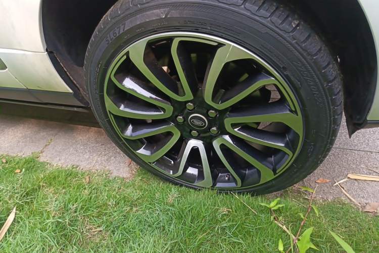 Used Land Rover Range 2016 3.0 SC V6 Vogue SE Long-Wheelbase Edition Right Front Wheel Hub