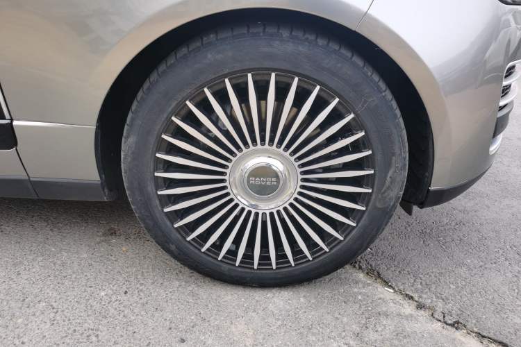 Used Land Rover Range 2016 3.0 SC V6 Vogue Extended Version Right Front Wheel Hub