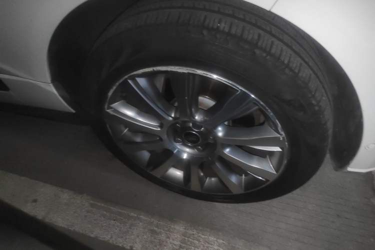 Used Land Rover Range  Right Front Wheel Hub