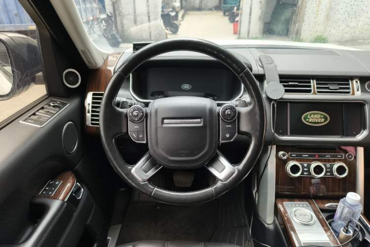 Used Land Rover Range 2016 3.0 SC V6 Vogue Extended Version Steering Wheel