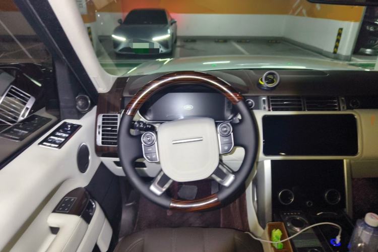Used Land Rover Range 2016 3.0 SC V6 Vogue Extended Version Steering Wheel