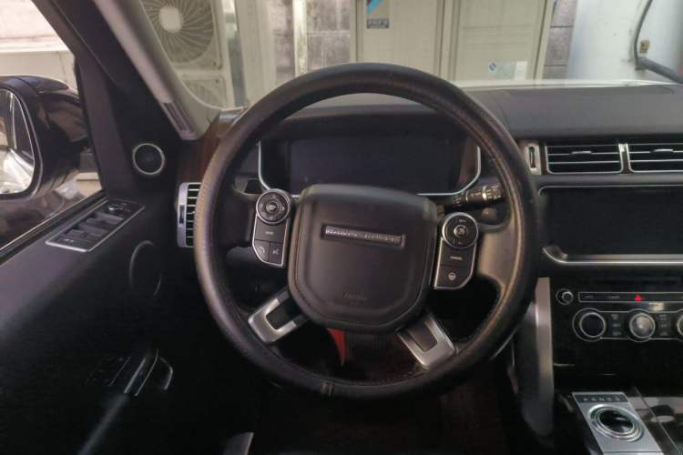Used Land Rover Range 2016 3.0 SC V6 Vogue Extended Version Steering Wheel
