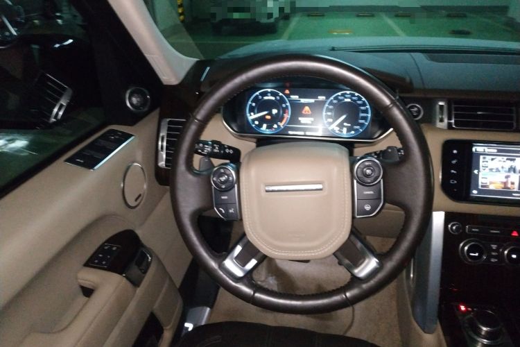 Used Land Rover Range 2016 3.0 SC V6 Vogue Extended Version Steering Wheel