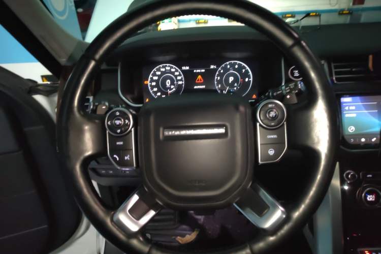 Used Land Rover Range 2016 3.0 SC V6 Vogue Extended Version Steering Wheel