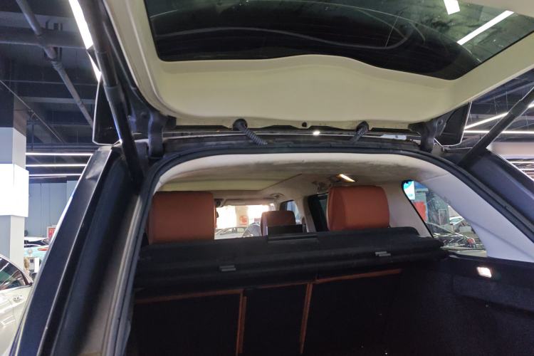 Used Land Rover Range 2016 5.0 SC V8 AB Prestige Extended Version Trunk