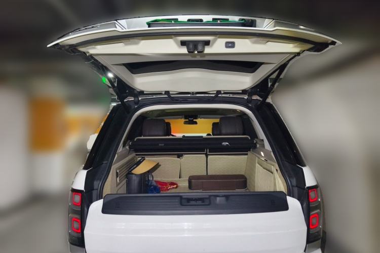 Used Land Rover Range 2016 3.0 SC V6 Vogue Extended Version Trunk
