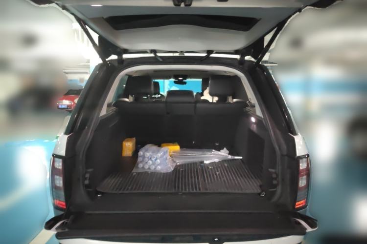 Used Land Rover Range 2016 3.0 SC V6 Vogue Extended Version Trunk