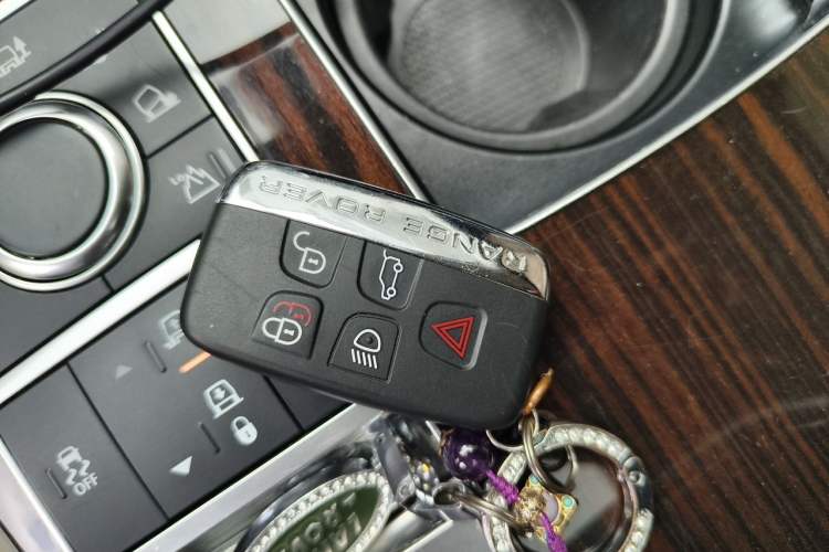 Used Land Rover Range 2016 3.0 SC V6 Vogue Extended Version Vehicle Key
