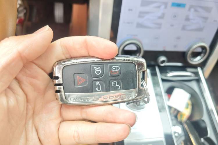 Used Land Rover Range 2016 3.0 SC V6 Vogue Extended Version Vehicle Key