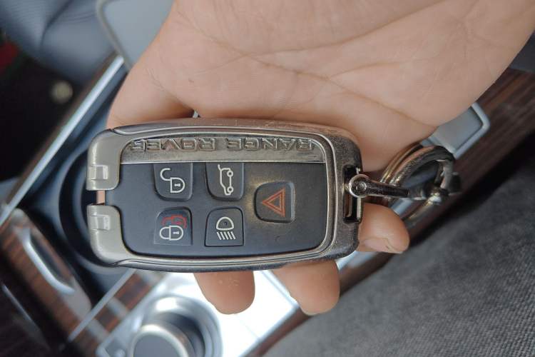 Used Land Rover Range 2016 3.0 SC V6 Vogue Extended Version Vehicle Key