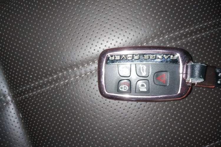 Used Land Rover Range 2016 3.0 SC V6 Vogue Extended Version Vehicle Key