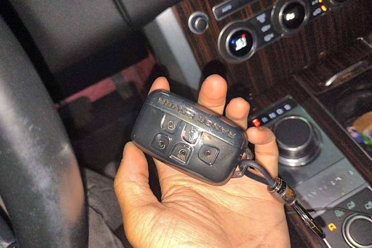 Used Land Rover Range 2016 3.0 SC V6 Vogue Vehicle Key