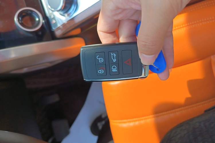 Used Land Rover Range 2016 3.0 SC V6 Vogue SE Long-Wheelbase Edition Vehicle Key