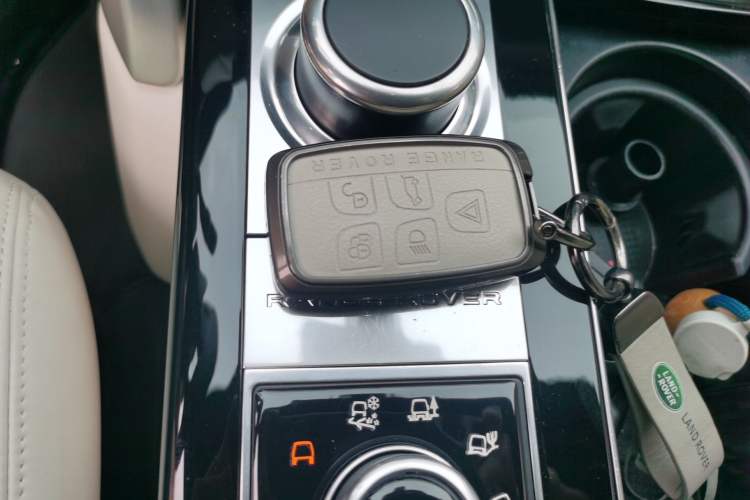 Used Land Rover Range 2016 3.0 SC V6 Vogue Extended Version Vehicle Key