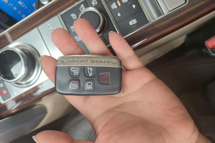 Used Land Rover Range 2016 3.0 SC V6 Vogue Extended Version Vehicle Key