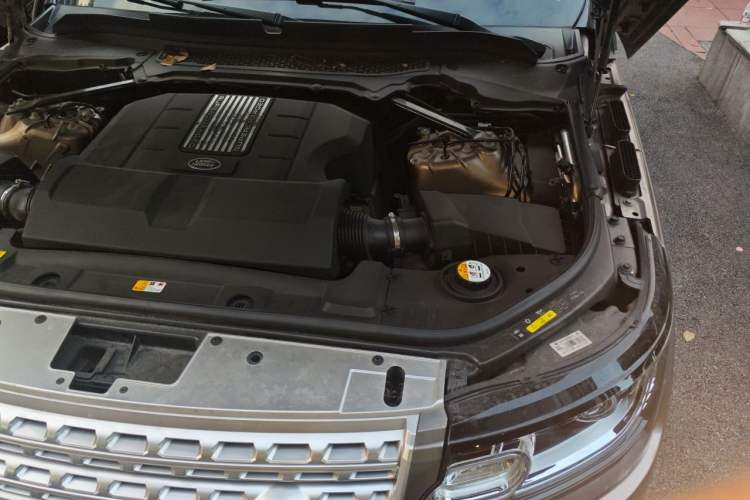 Used Land Rover Range 2016 3.0 SC V6 Vogue SE Long-Wheelbase Edition Engine Bay Left