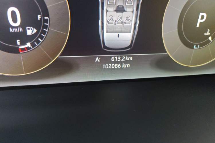 Used Land Rover Range 2016 3.0 SC V6 Vogue SE Long-Wheelbase Edition Odometer Close Up