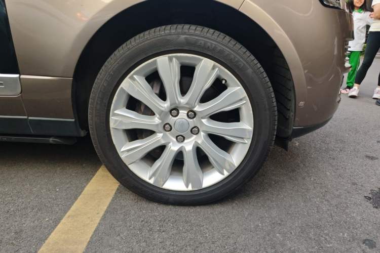 Used Land Rover Range 2016 3.0 SC V6 Vogue SE Long-Wheelbase Edition Right Front Wheel Hub