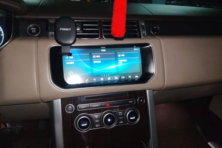 Used Land Rover Range 2017 3.0 SC V6 Vogue Extended Version Audio And AC Panel
