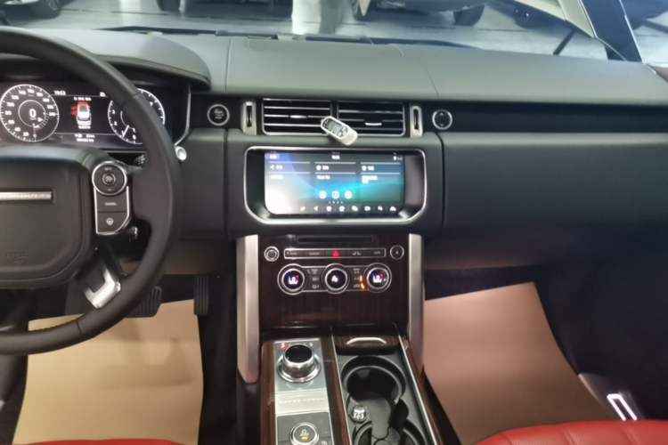 Used Land Rover Range 2017 3.0 SC V6 Vogue SE Long-Wheelbase Edition Audio And AC Panel