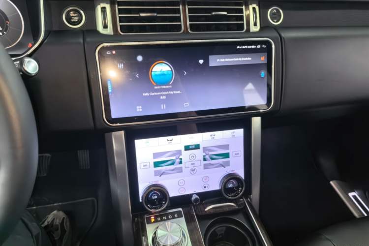 Used Land Rover Range 2017 3.0 SC V6 Vogue Extended Version Audio And AC Panel