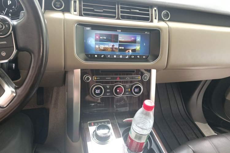 Used Land Rover Range 2017 3.0 SC V6 Vogue Audio And AC Panel