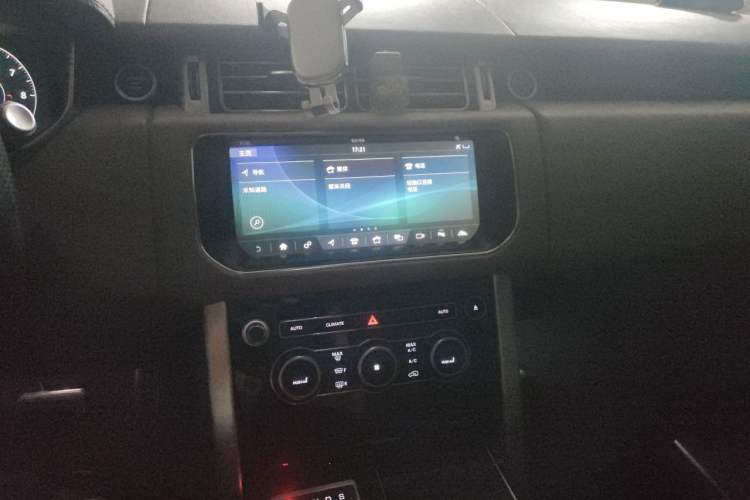 Used Land Rover Range 2017 3.0 SC V6 Vogue Audio And AC Panel