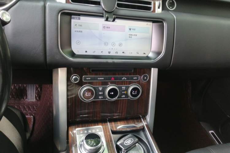 Used Land Rover Range 2017 3.0 SC V6 Vogue SE Long-Wheelbase Edition Audio And AC Panel