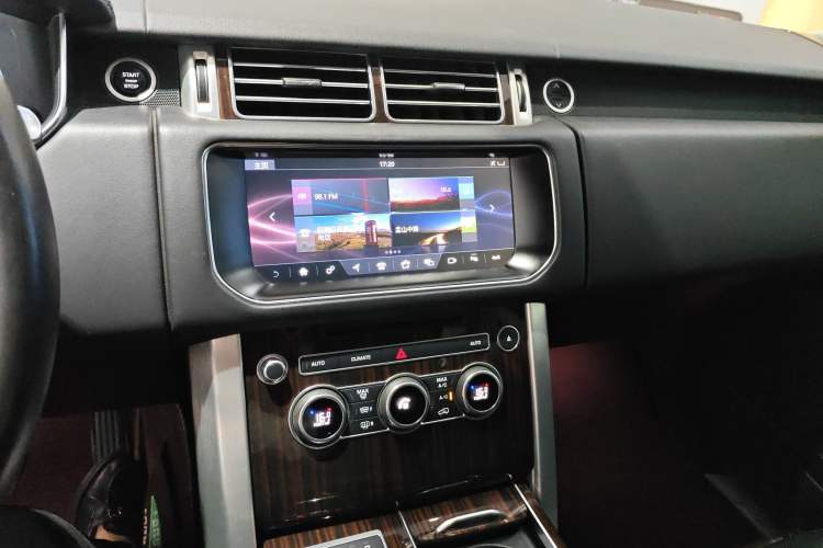 Used Land Rover Range 2017 3.0 SC V6 Vogue Audio And AC Panel