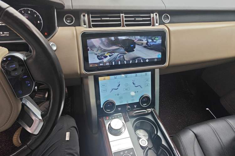 Used Land Rover Range 2017 3.0 SC V6 Vogue Extended Version Audio And AC Panel