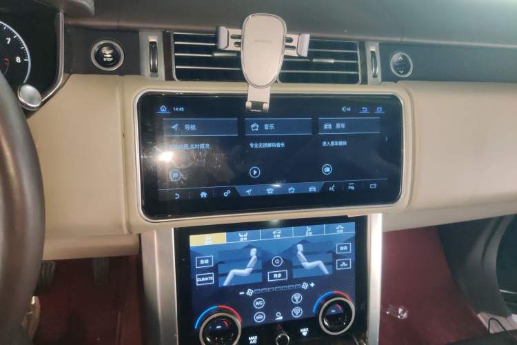 Used Land Rover Range 2017 3.0 SC V6 Vogue Extended Version Audio And AC Panel