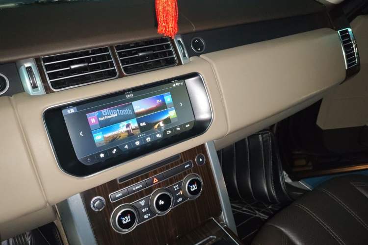 Used Land Rover Range 2017 3.0 SC V6 Vogue Audio And AC Panel