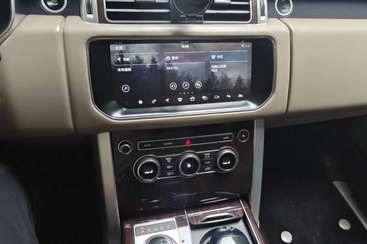 Used Land Rover Range 2017 3.0 SC V6 Vogue Extended Version Audio And AC Panel