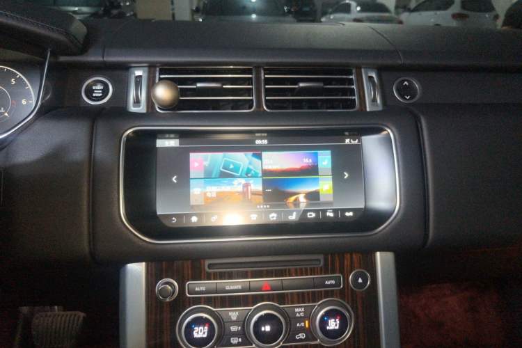 Used Land Rover Range 2017 3.0 SC V6 Grand Edition Audio And AC Panel