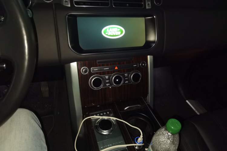 Used Land Rover Range 2017 3.0 SC V6 Vogue Audio And AC Panel