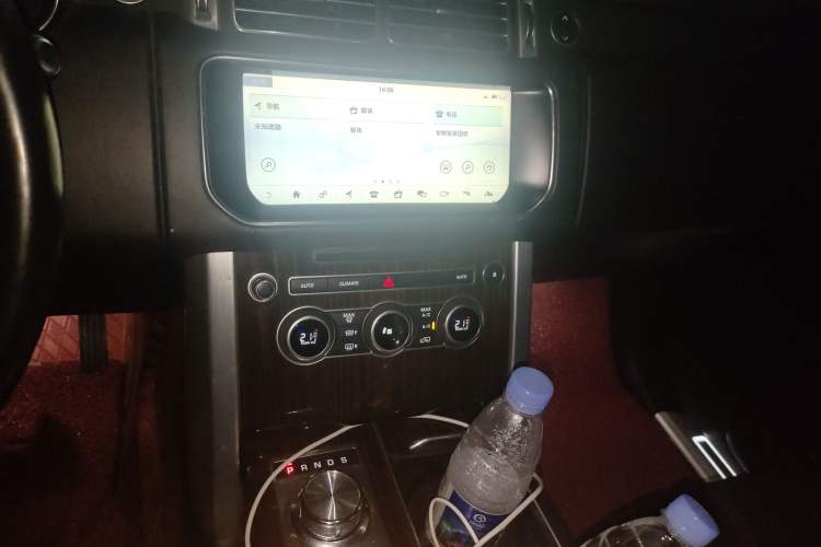 Used Land Rover Range 2017 3.0 SC V6 Vogue Extended Version Audio And AC Panel
