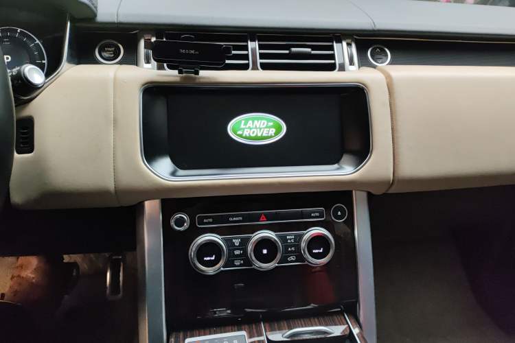 Used Land Rover Range 2017 3.0 SC V6 Vogue Audio And AC Panel