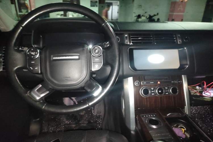 Used Land Rover Range 2017 3.0 SC V6 Vogue Center Console