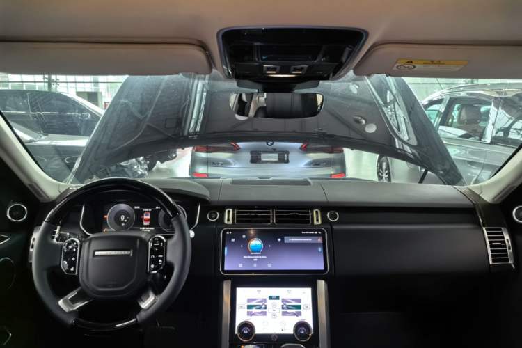 Used Land Rover Range 2017 3.0 SC V6 Vogue Extended Version Center Console