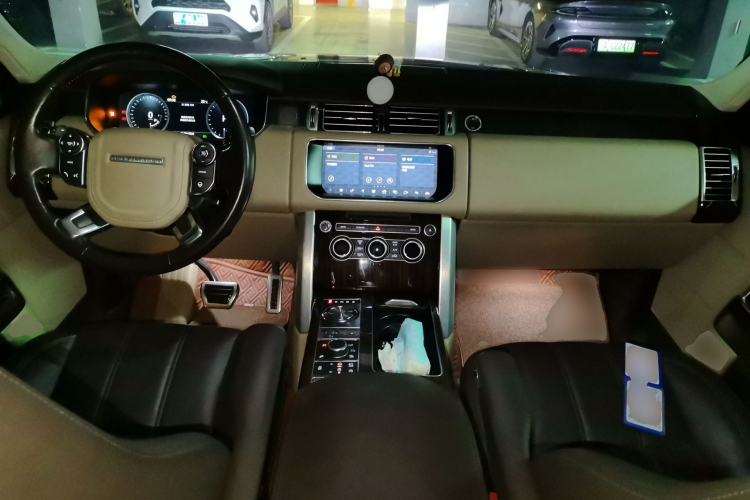 Used Land Rover Range 2017 3.0 SC V6 Vogue Center Console