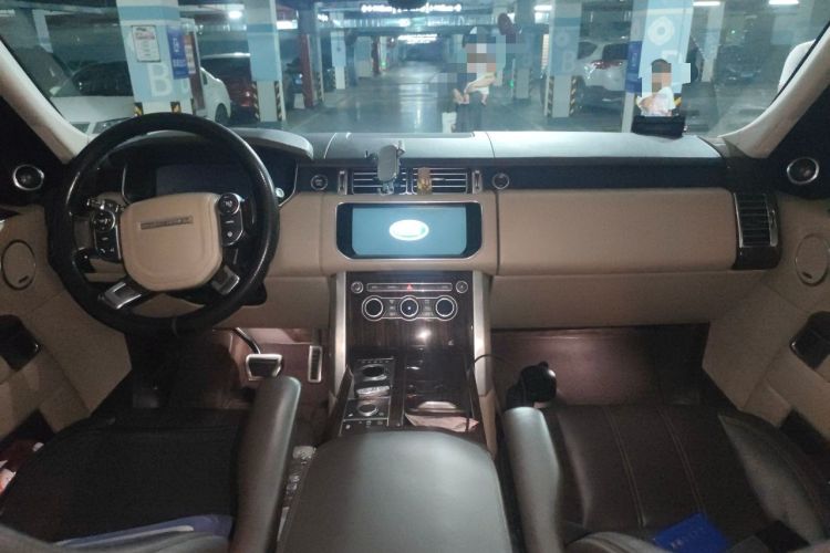 Used Land Rover Range 2017 3.0 SC V6 Vogue Center Console