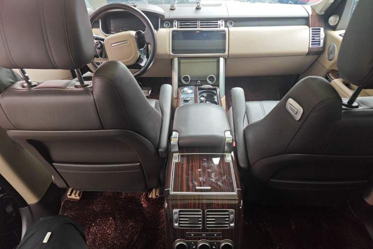 Used Land Rover Range 2017 3.0 SC V6 Vogue Extended Version Center Console