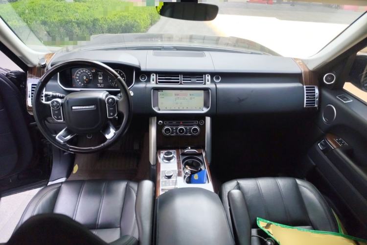 Used Land Rover Range 2017 3.0 SC V6 Vogue Extended Version Center Console